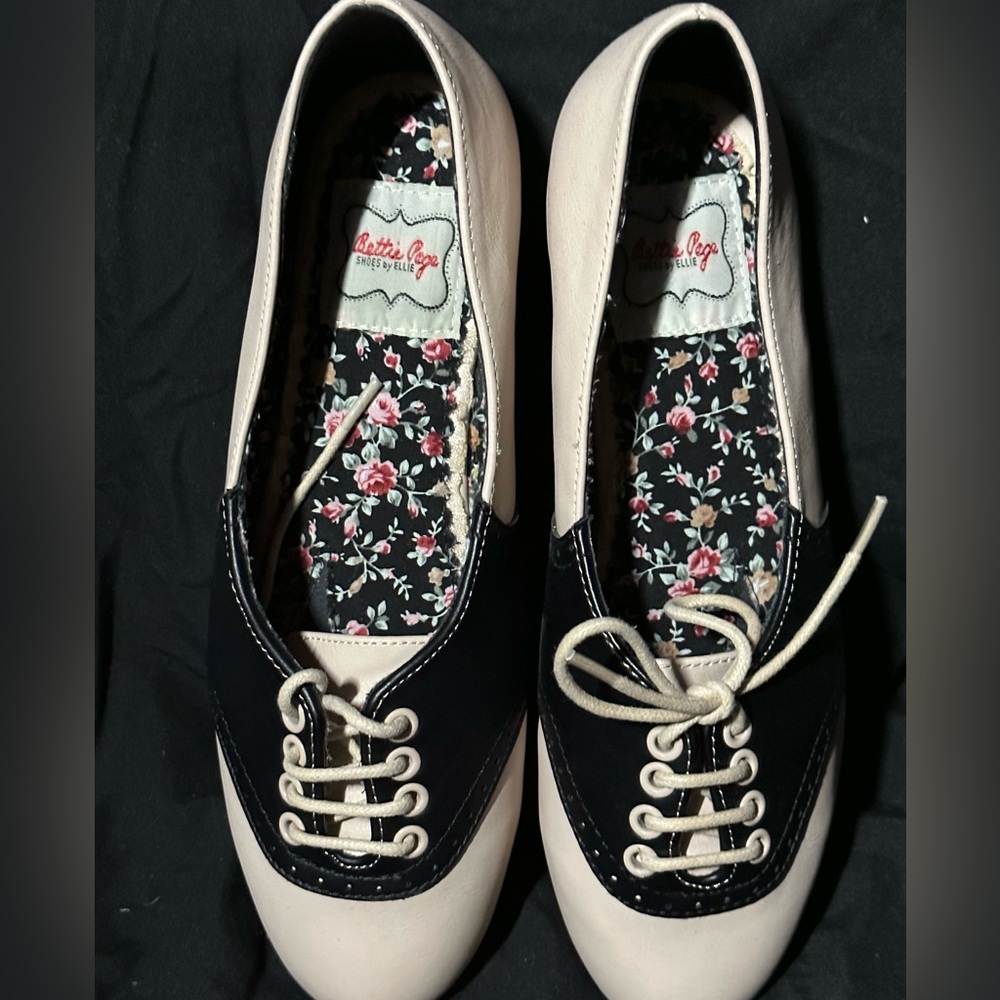 Bettie Page Ellie Shoes *** open to reasonable offers***